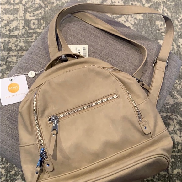 MED SIZE BACKPACK - Picture 1 of 3